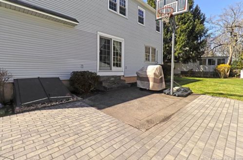 140 Hartley St, North Haven CT 06473-4409 exterior