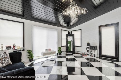 6 Stevens Pl, Hazlet NJ  07730-1205 exterior