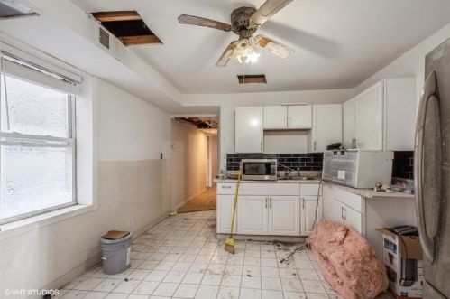 814 Leavitt St, Chicago IL 60622-8699 exterior