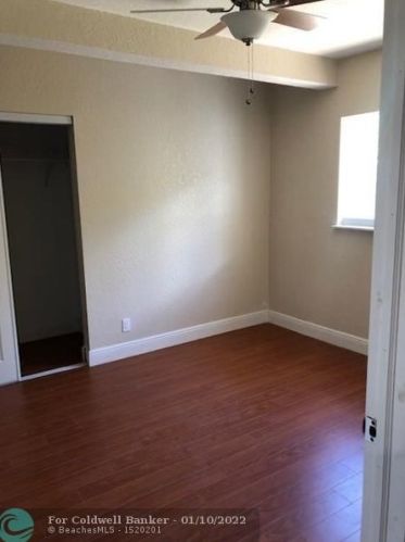 2472 Dixie Hwy, Boca Raton FL 33431-6812 exterior