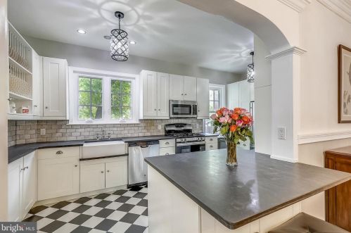 7426 Piney Branch Rd, Silver Spring MD 20901-4352 exterior