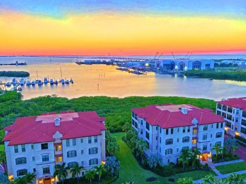 5823 Bowen Daniel Dr, Tampa FL  33616-1481 exterior