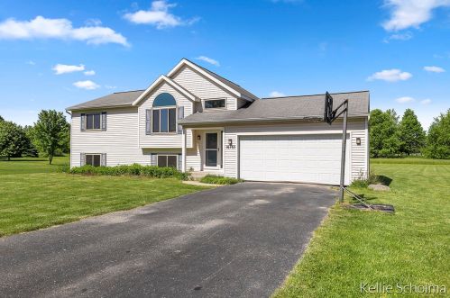 16765 Antler Dr, Cedar Springs, MI 49319-8175