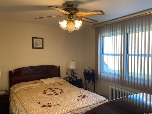 961 Fenwood Dr, Valley Stream NY  11580-1745 exterior