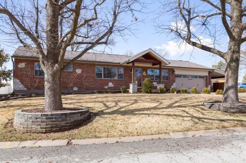 5815 Kingwood St, Saint Louis, MO 63123-3553