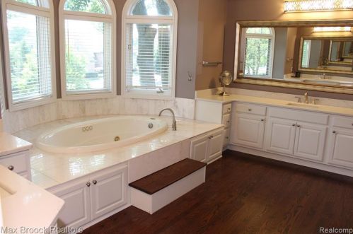 3586 Walnut Brk Dr, Rochester MI 48309-4065 exterior