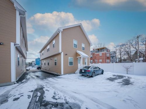 70 Pitman St, Providence RI  02906-4312 exterior