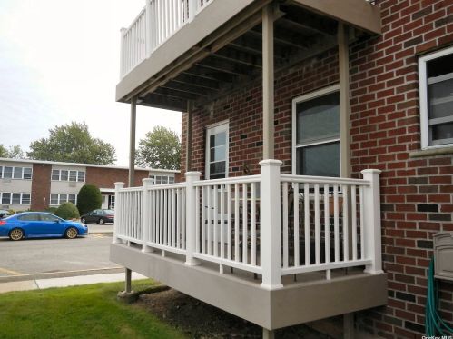 63 Farber Dr, Babylon, NY 11704-5124