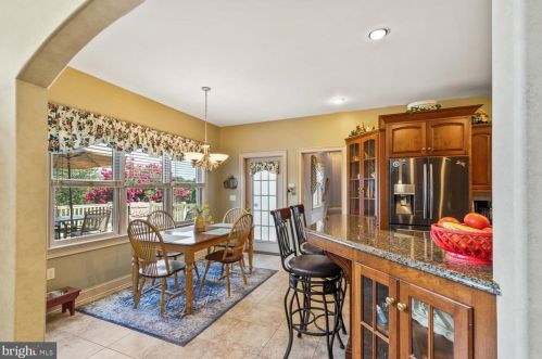 300 Country Mdw Dr, Lancaster PA 17602-1481 exterior