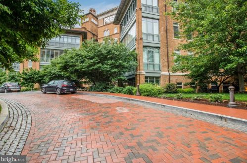 2425 L St, Washington DC  20037-2408 exterior