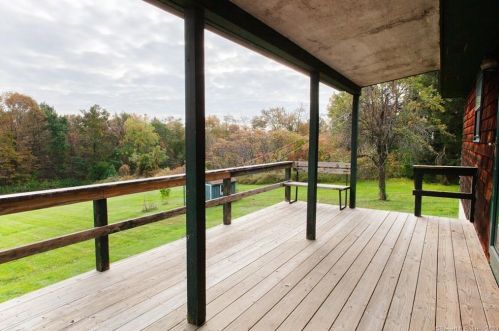 136 Hl Rd, Torrington CT 06790-5834 exterior