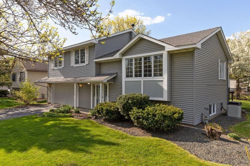 9424 Cortland Rd, Saint Paul, MN 55125-9154