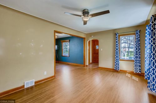 1051 Cumberland St, Saint Paul MN 55117-4870 exterior