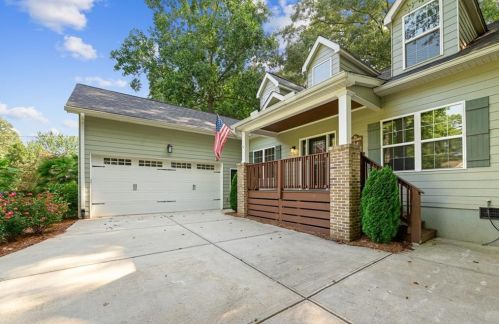 1261 Merry Ln, Atlanta GA 30329-3903 exterior