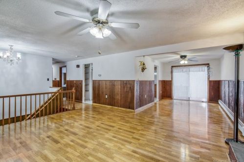 28 Belmont Ave, Windsor, CT 06095-3335