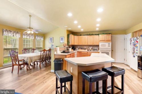 37 Louvain Dr, Hanover PA 17331-8696 exterior