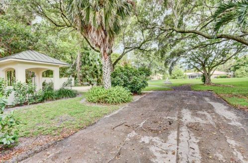 6926 Grande Dr, Boca Raton FL 33433-2735 exterior