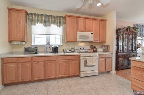 1108 Gatherings Dr, Paterson NJ 07508-1378 exterior