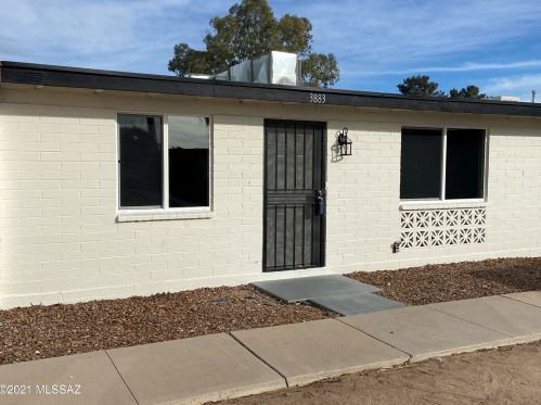 3883 Queen Palm Dr, Tucson, AZ 85730-3909
