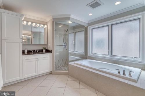 2518 Delancey St, Philadelphia PA 19103-6409 exterior