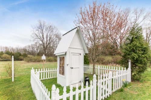 1758 Starr View Ln, Middlevle MI 49333-8061 exterior