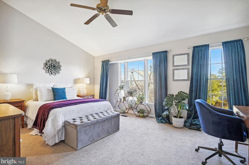 6020 Kestner Cir, Alexandria VA  22315-4833 exterior