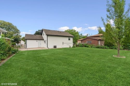 773 Willow Rd, Elmhurst IL  60126-1766 exterior