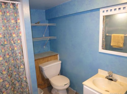 773 Bloomfield Ave, Windsor CT 06095-2812 exterior