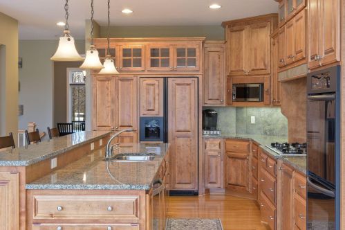 1676 Isabella Pkwy, Chaska MN 55318-3214 exterior