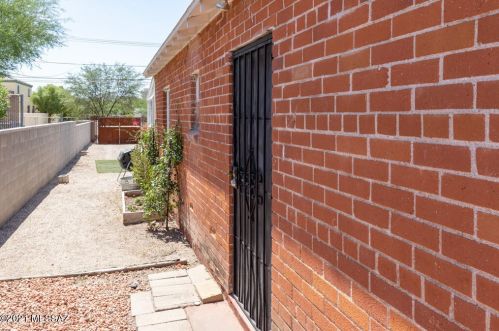 1710 Grant Rd, Tucson AZ 85712-2237 exterior