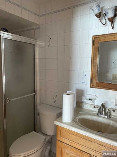 114 Pne St, Cliffside Park NJ 07010-1018 exterior