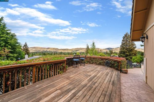 1170 Ridgemont Pl, Concord CA 94521-4831 exterior