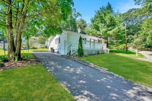 7 Primrose Ln, Kinnelon, NJ 07405-1525