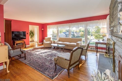 1490 Fox Trl, Mountainside NJ 07092-1301 exterior