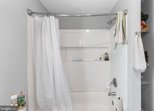 3900 Fairmount Ave, Philadelphia PA  19104-1806 exterior