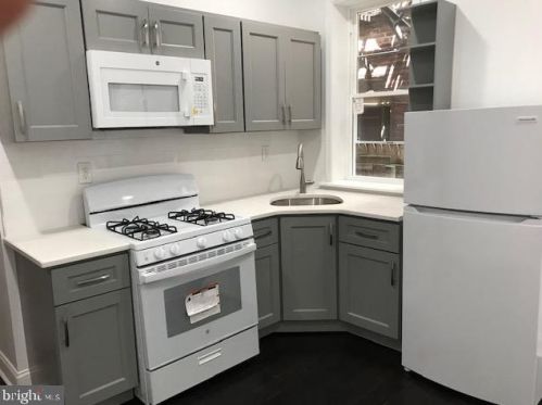 423 15th St, Philadelphia PA  19146-1637 exterior