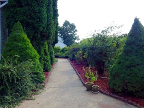 14 Autumn Dr, Dover NJ  07803-2427 exterior