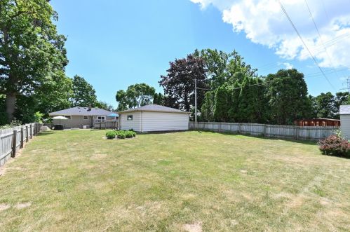 2965 99, Milwaukee WI 53227-3674 exterior