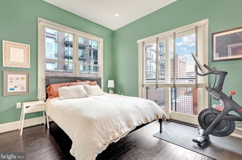 1402 Swann St, Washington DC  20009-3904 exterior