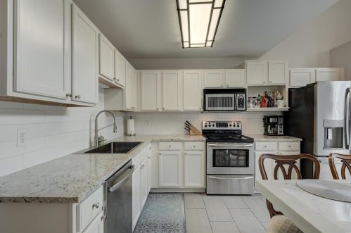 9416 Natalie Cir, Saint Louis MO 63132-3177 exterior