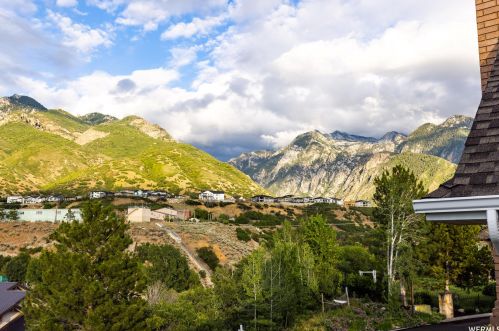 9093 Cyn Gate Cir, Sandy UT 84093-3807 exterior