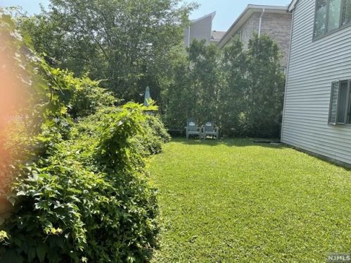 167 Roosevelt Pl, Palisades Park NJ 07650-1152 exterior