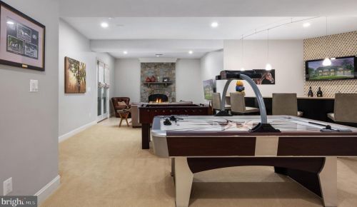 6421 Divine St, Mc Lean VA 22101-4702 exterior