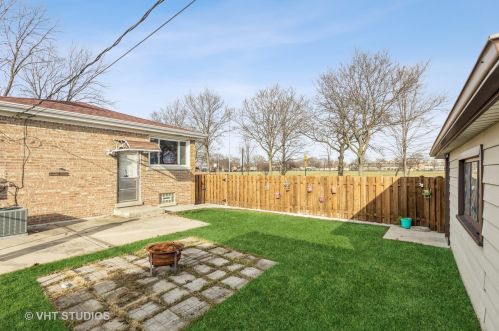 5801 Mulligan Ave, Chicago IL 60638-3430 exterior