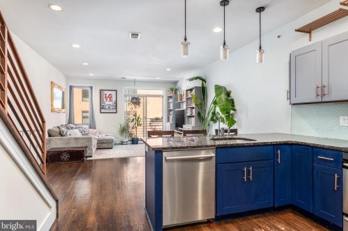 846 15th St, Philadelphia, PA 19130-2218