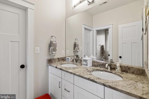 4815 15 St, Arlington VA 22205-2620 exterior