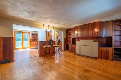 25 Chestnut St, West Springfield MA 01089-2804 exterior