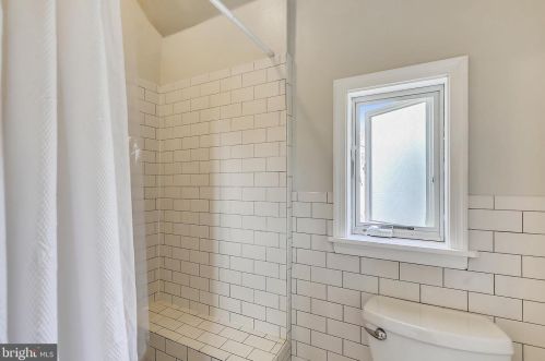 7426 Piney Branch Rd, Silver Spring MD 20901-4352 exterior