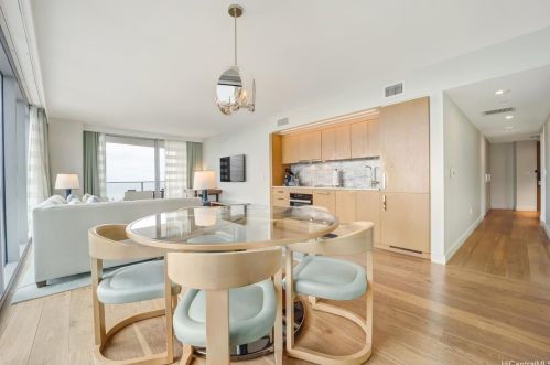 383 Kalaimoku St, Honolulu HI  96815 exterior