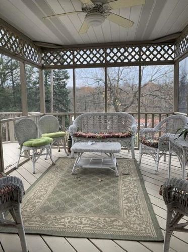 195 Vernon Dr, Pittsburgh PA 15228-1114 exterior